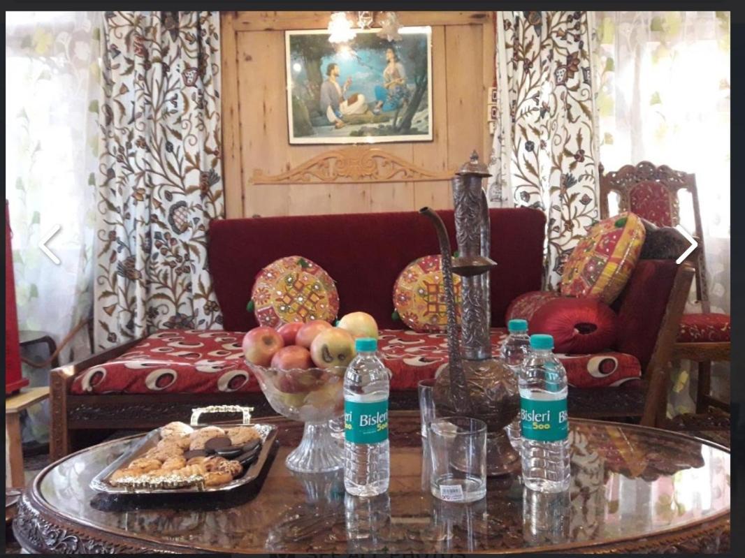 New Minar Group Of Houseboats Otel Srīnagar Dış mekan fotoğraf