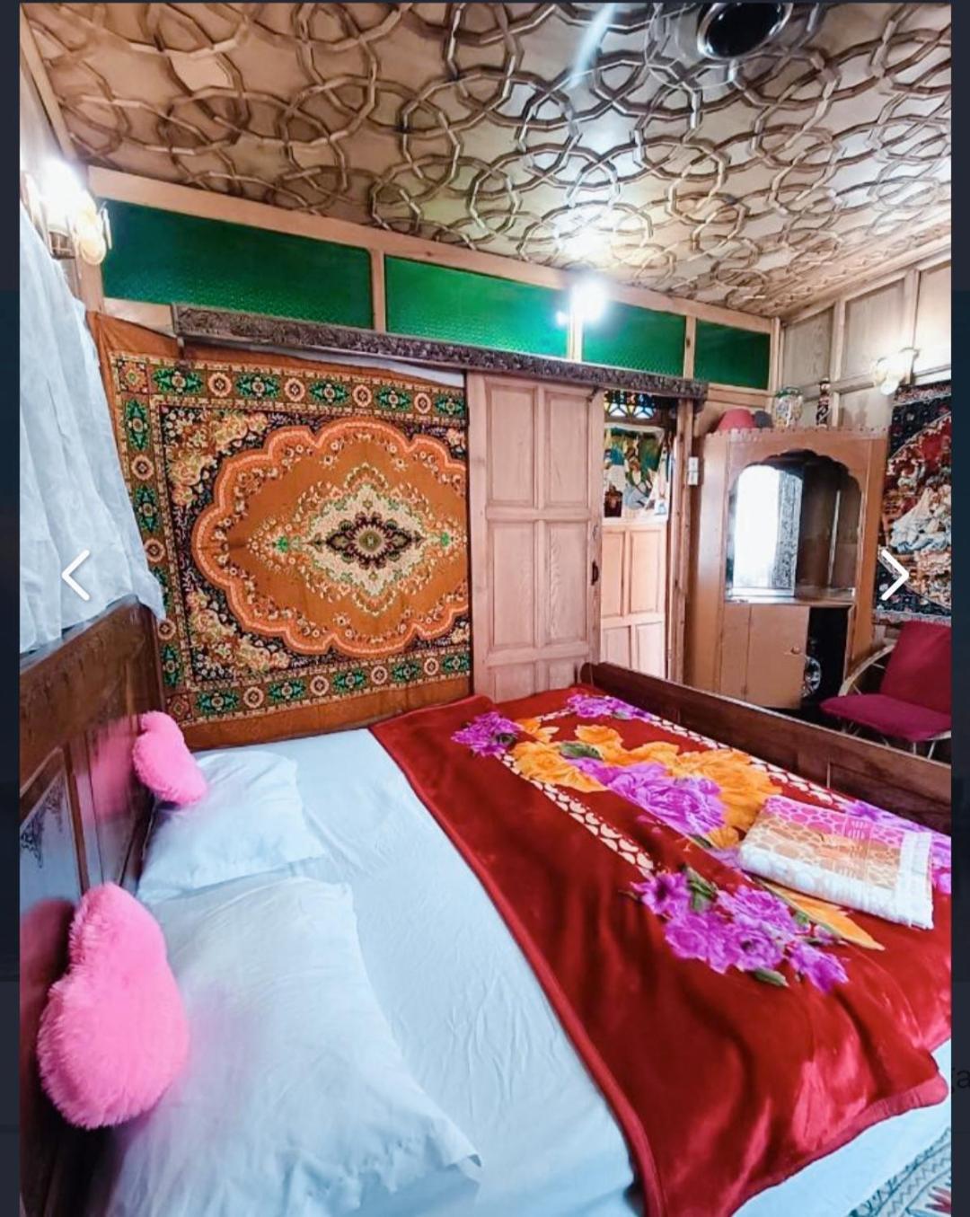 New Minar Group Of Houseboats Otel Srīnagar Dış mekan fotoğraf