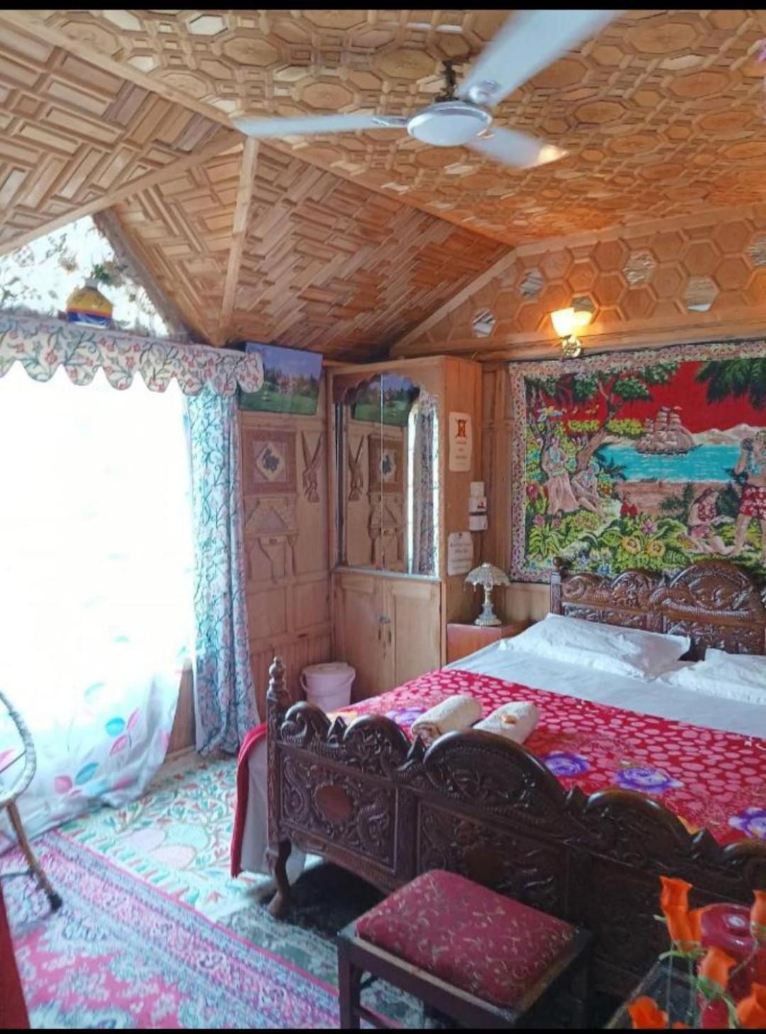 New Minar Group Of Houseboats Otel Srīnagar Dış mekan fotoğraf