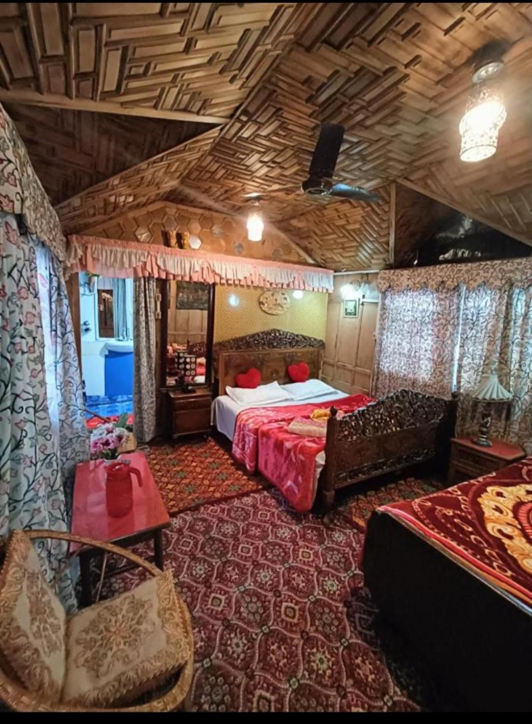 New Minar Group Of Houseboats Otel Srīnagar Dış mekan fotoğraf