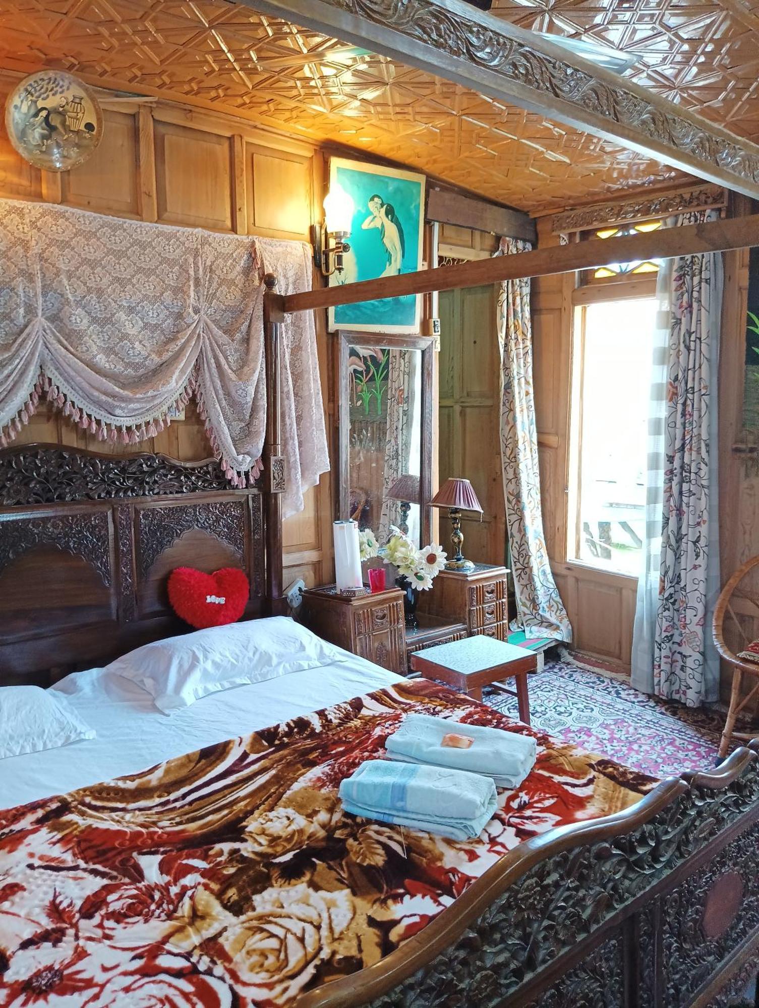New Minar Group Of Houseboats Otel Srīnagar Dış mekan fotoğraf