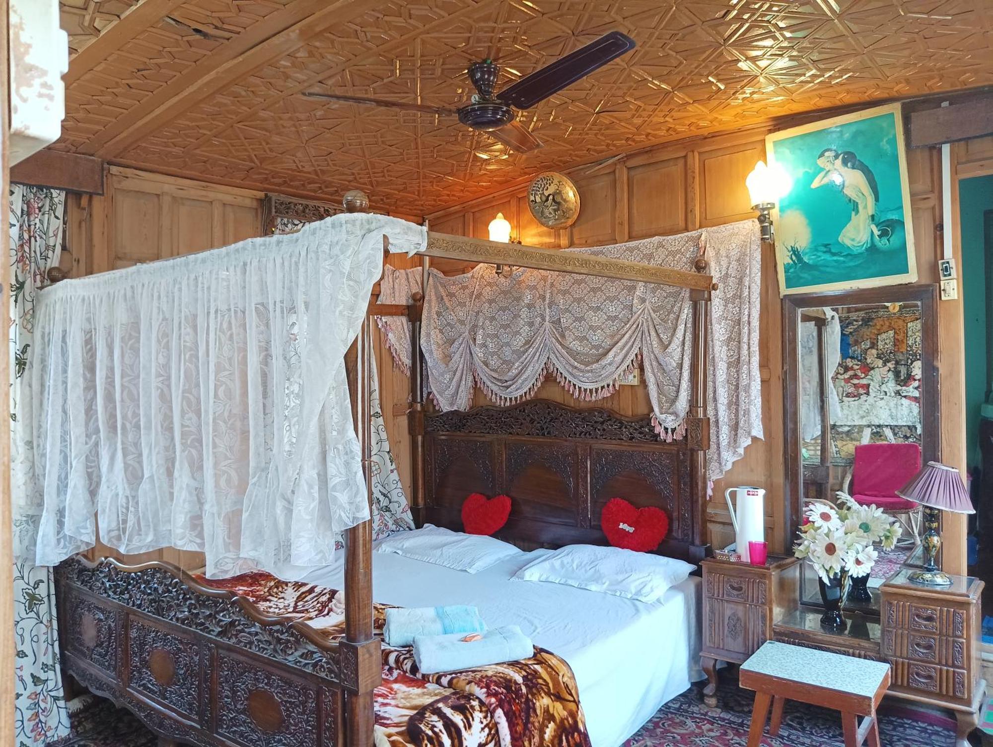 New Minar Group Of Houseboats Otel Srīnagar Dış mekan fotoğraf