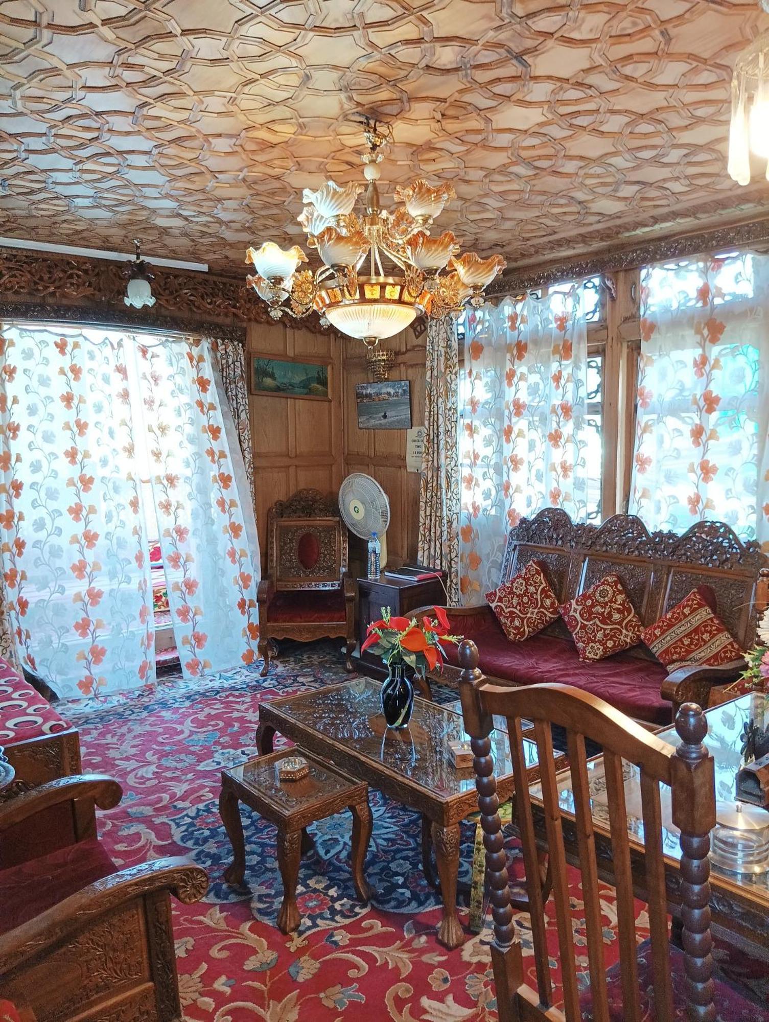 New Minar Group Of Houseboats Otel Srīnagar Dış mekan fotoğraf