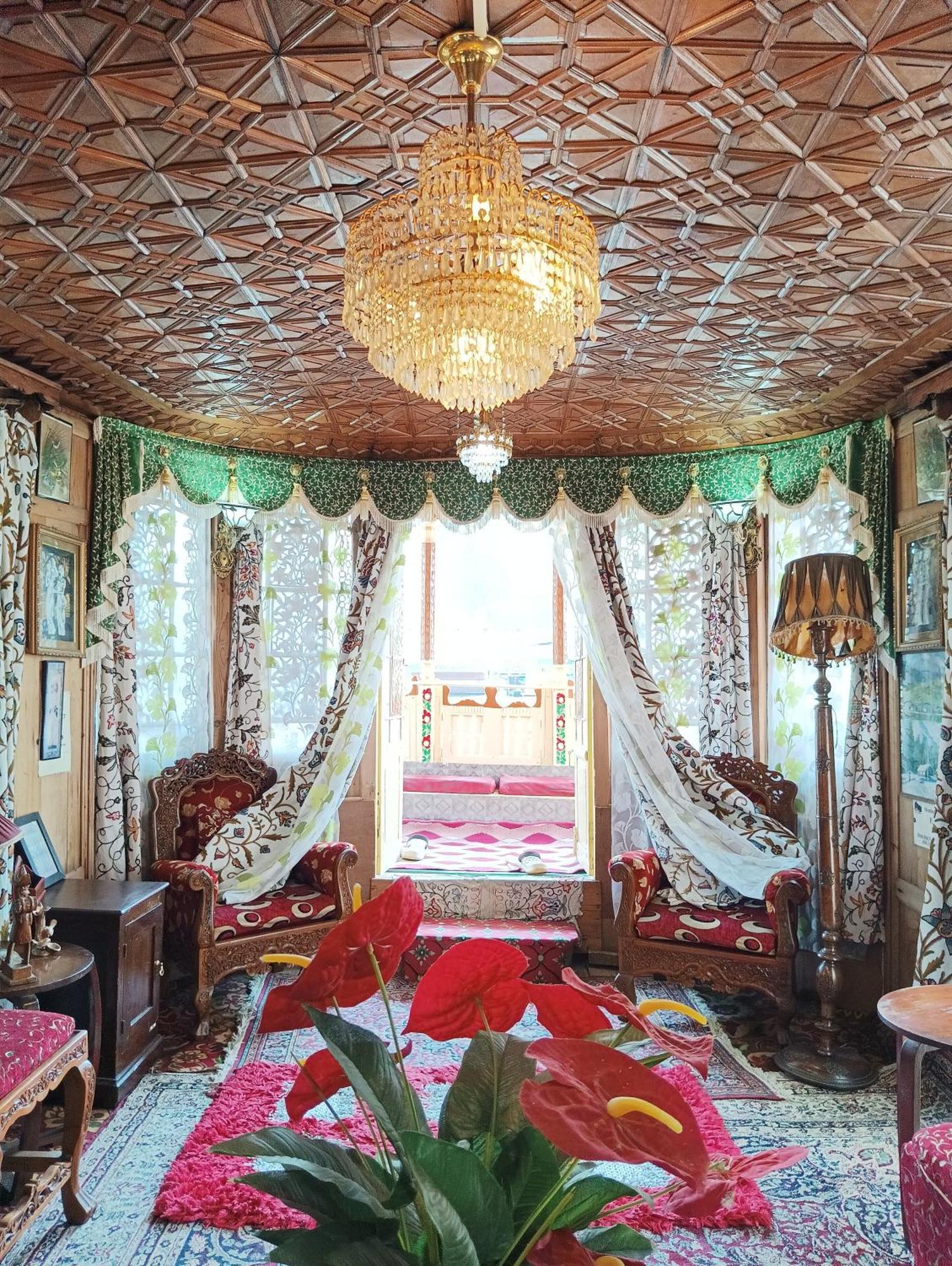 New Minar Group Of Houseboats Otel Srīnagar Dış mekan fotoğraf