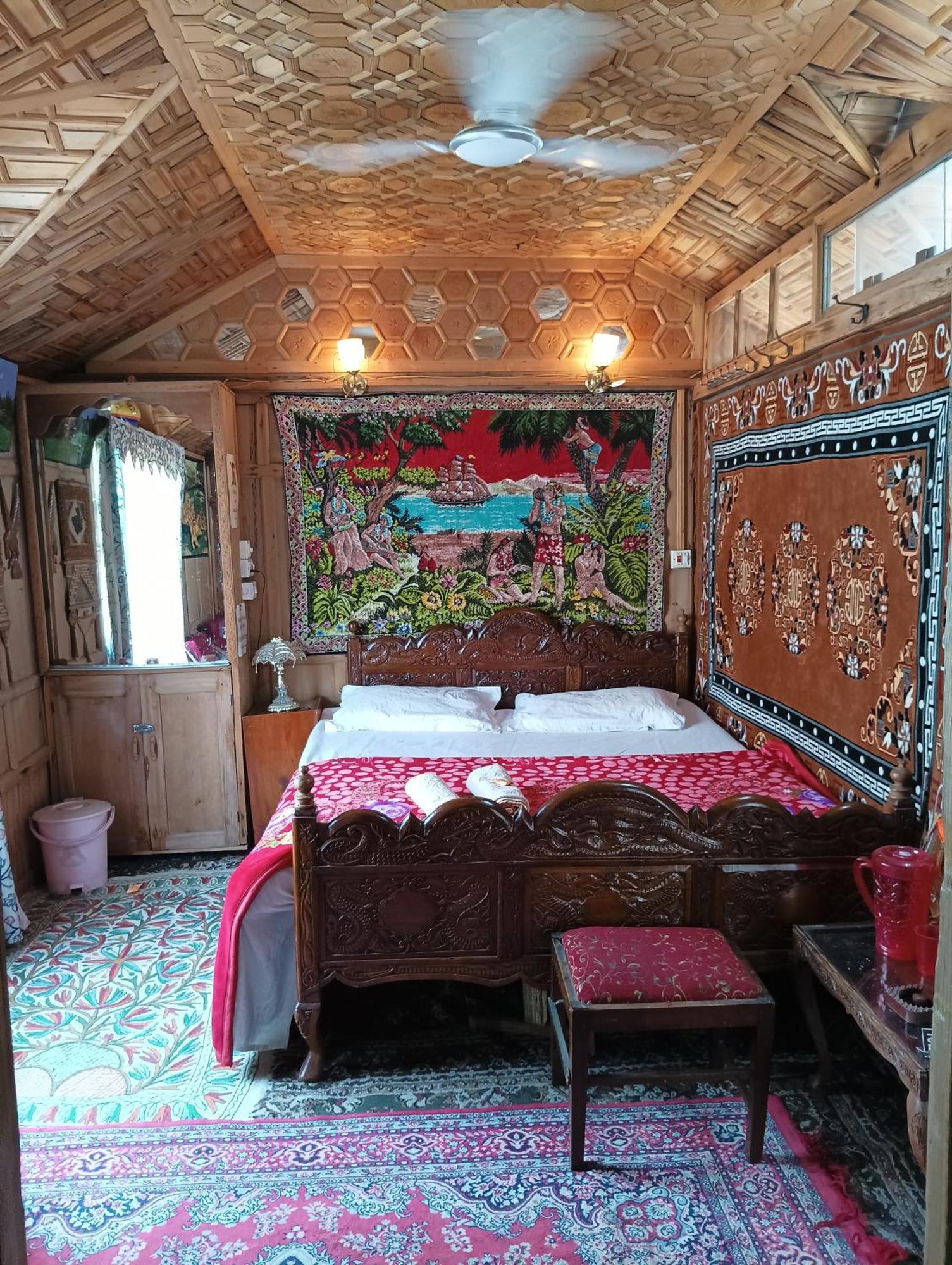 New Minar Group Of Houseboats Otel Srīnagar Dış mekan fotoğraf