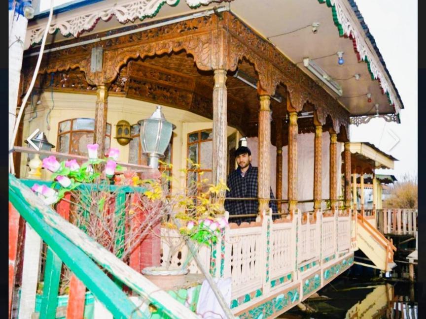 New Minar Group Of Houseboats Otel Srīnagar Dış mekan fotoğraf